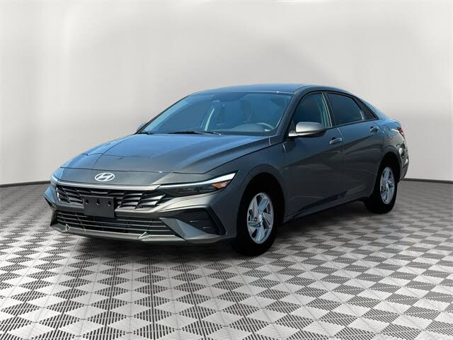 2025 Hyundai Elantra SE FWD