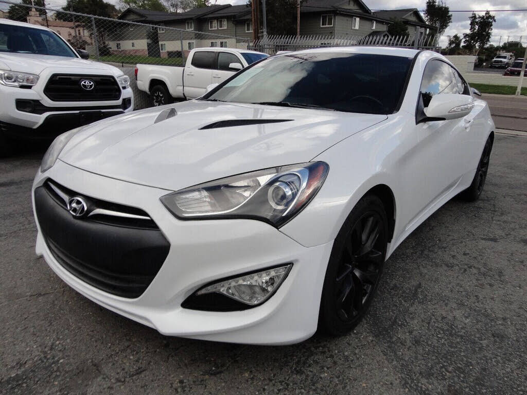 2016 Hyundai Genesis Coupe 3.8 RWD with Gray Interior