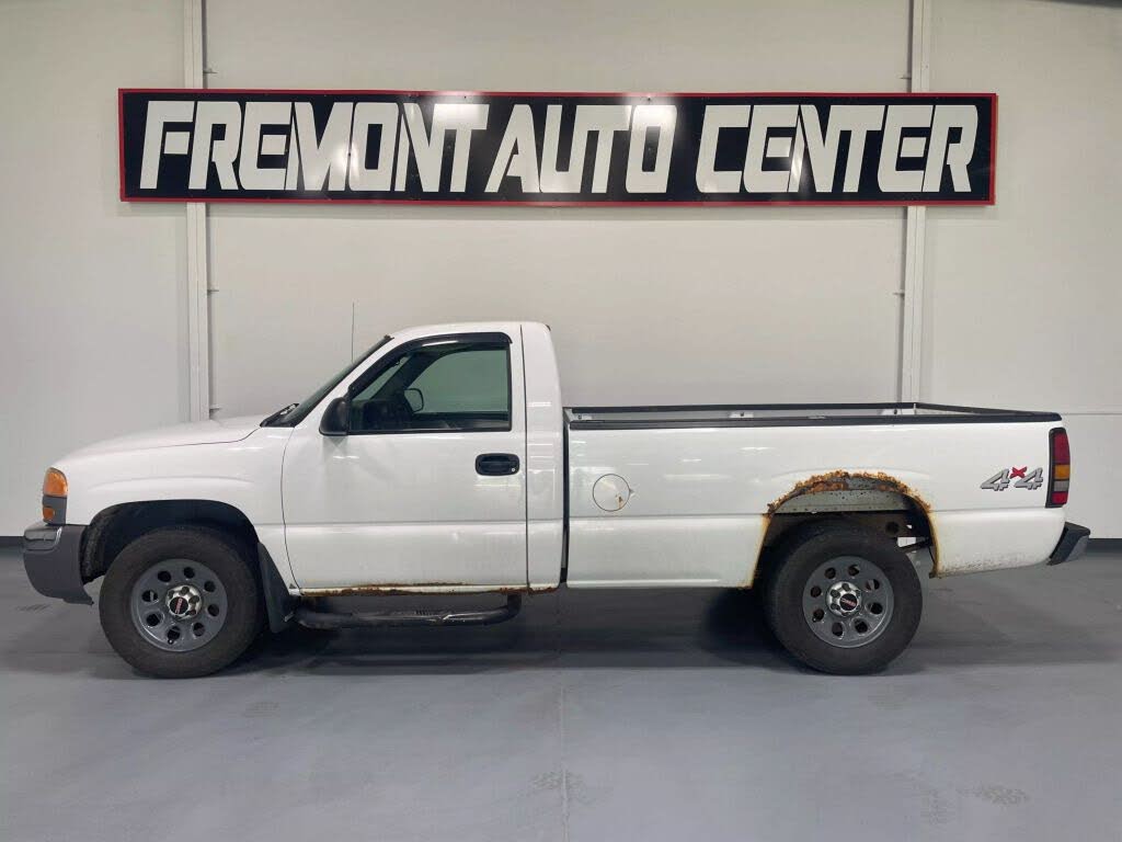 2006 GMC Sierra 1500 Work Truck 8 ft. LB 4WD