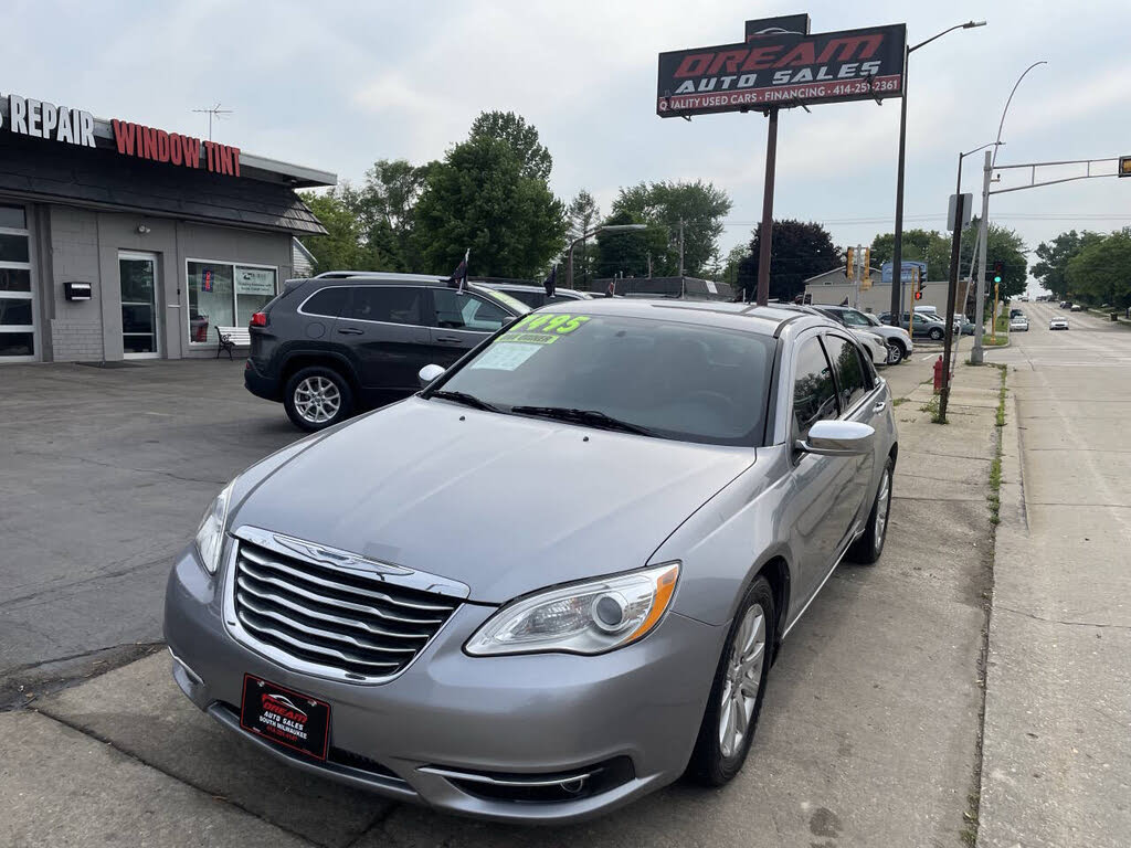 2013 Chrysler 200 Limited Sedan FWD