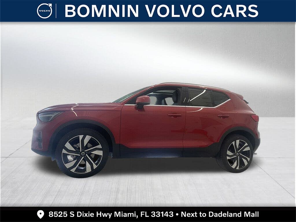 2024 Volvo XC40 B5 Plus Bright Theme AWD