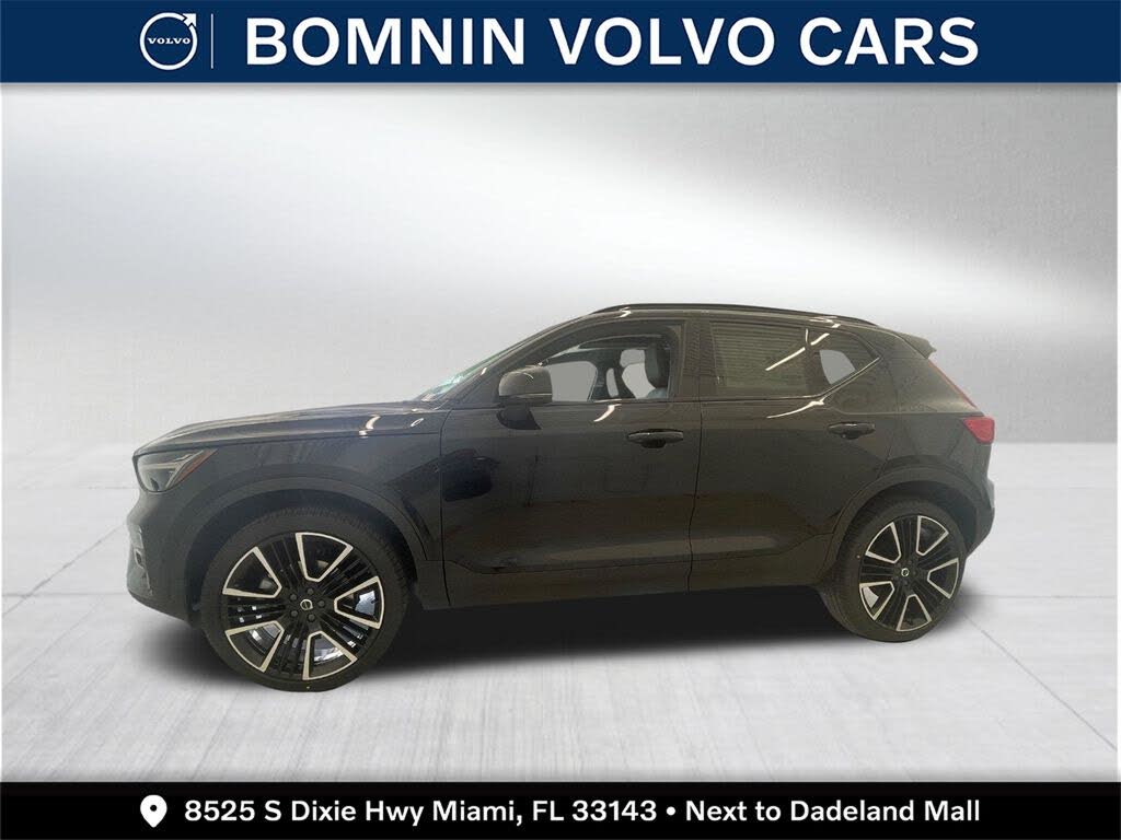 2024 Volvo XC40 B5 Ultimate Dark Theme AWD