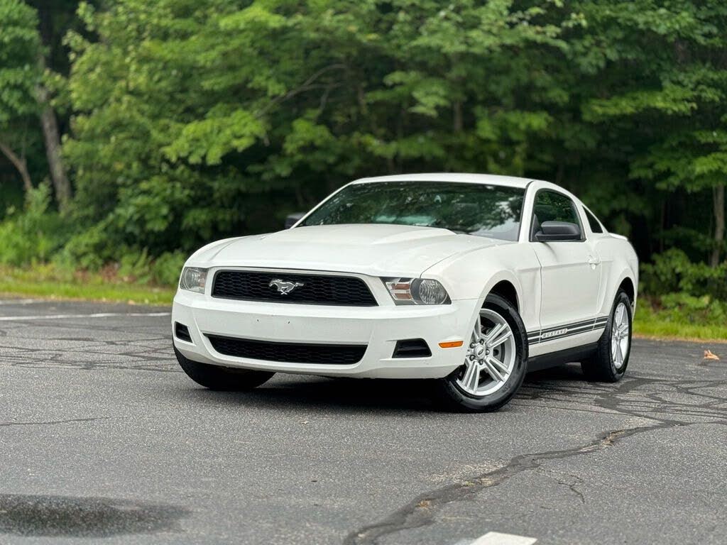 2011 Ford Mustang V6 Premium Coupe RWD