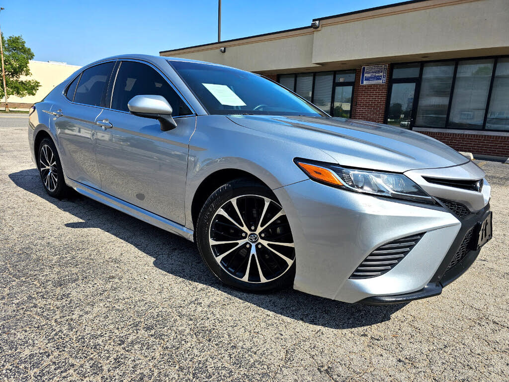 2020 Toyota Camry SE FWD