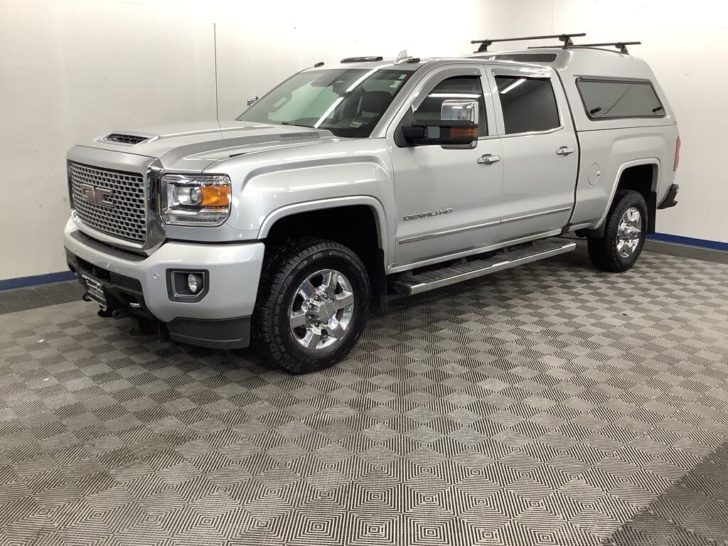 2017 GMC Sierra 3500HD Denali Crew Cab LB DRW 4WD