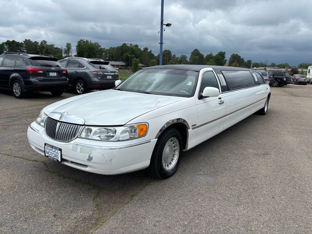 2001 Lincoln Town Car Executive