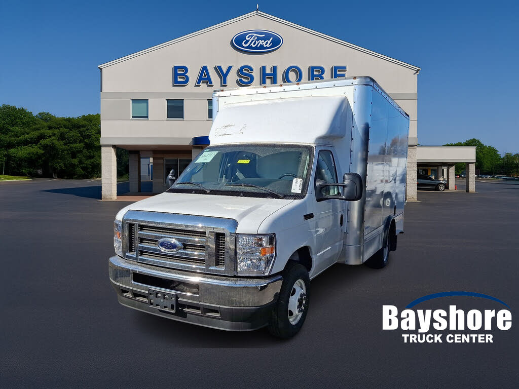 2025 Ford E-Series Chassis E-350 SD Cutaway SB DRW RWD