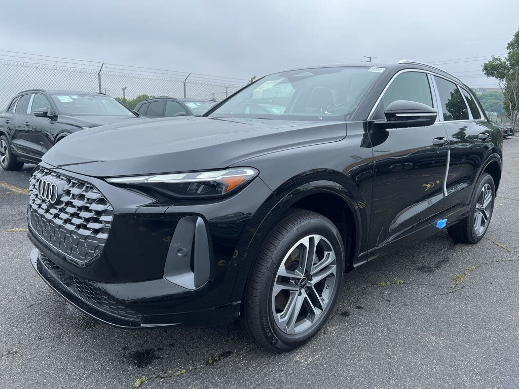 2025 Audi Q5 quattro Premium 40 TFSI