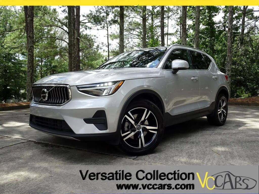 2025 Volvo XC40 B5 Core Bright Theme AWD