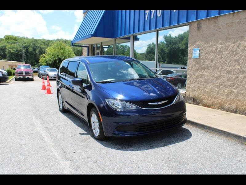 2020 Chrysler Voyager LX FWD