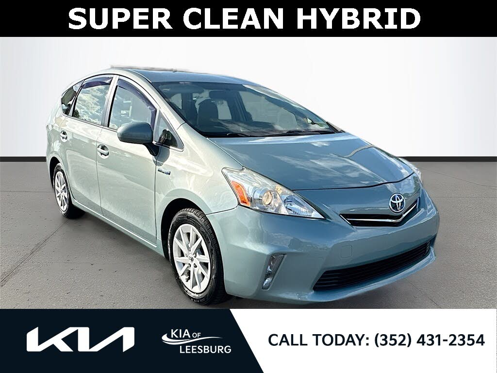 2014 Toyota Prius v Three FWD
