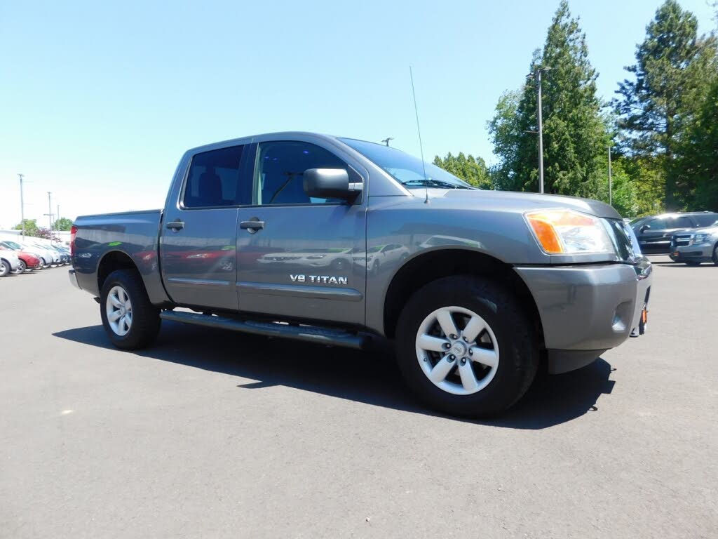 2013 Nissan Titan SV Crew Cab 4WD