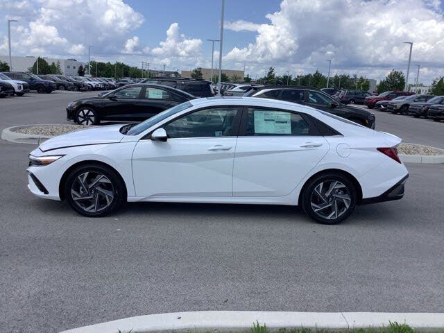 2025 Hyundai Elantra Limited FWD