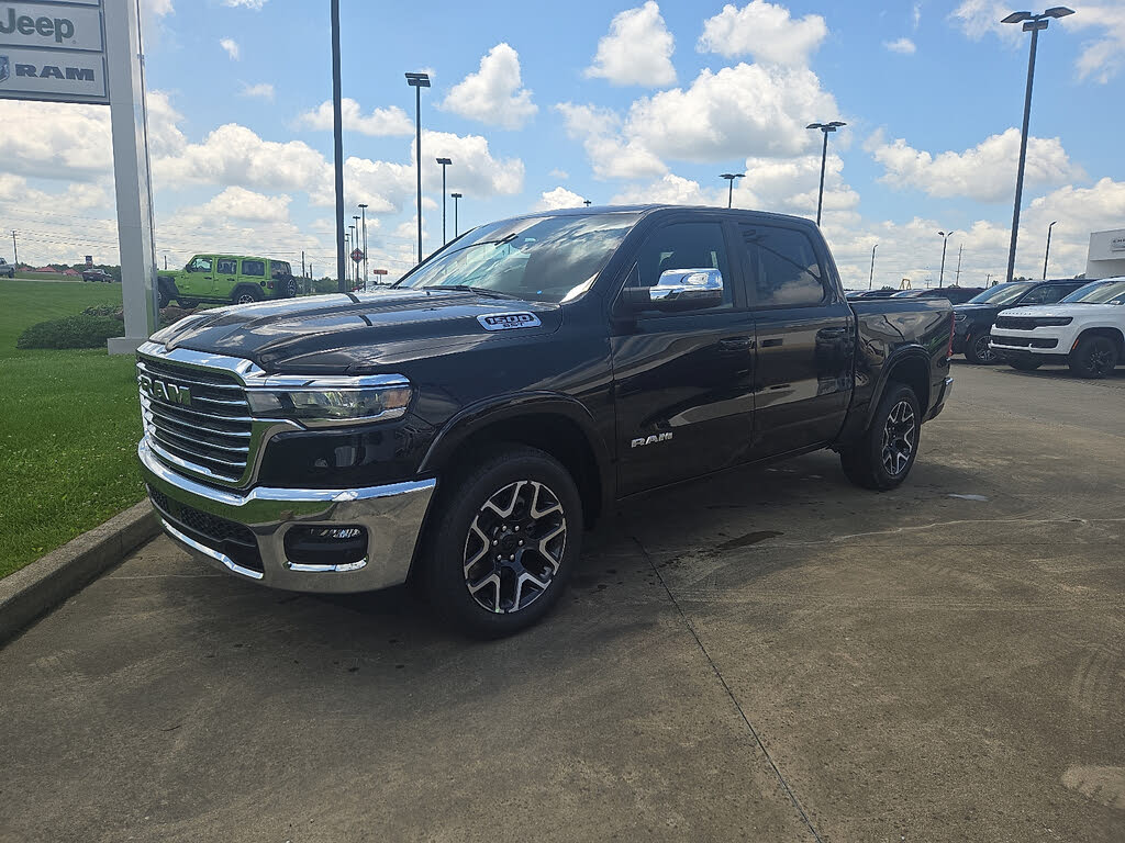 2025 RAM 1500 Laramie Crew Cab 4WD