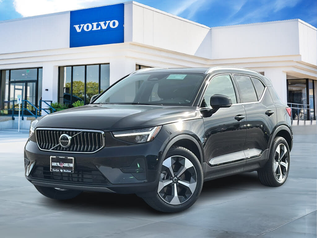 2025 Volvo XC40 B5 Core Bright Theme AWD