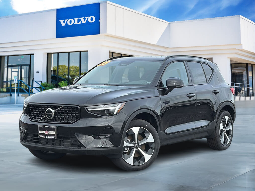 2025 Volvo XC40 B5 Plus Dark Theme AWD