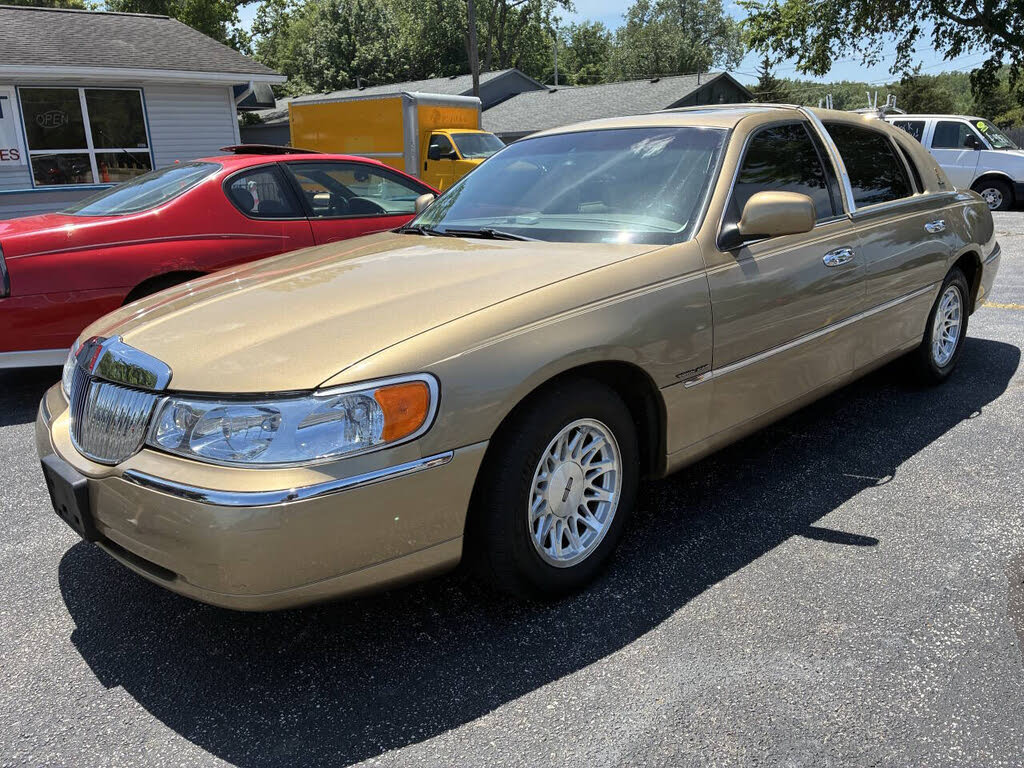 1998 Lincoln Town Car Signature