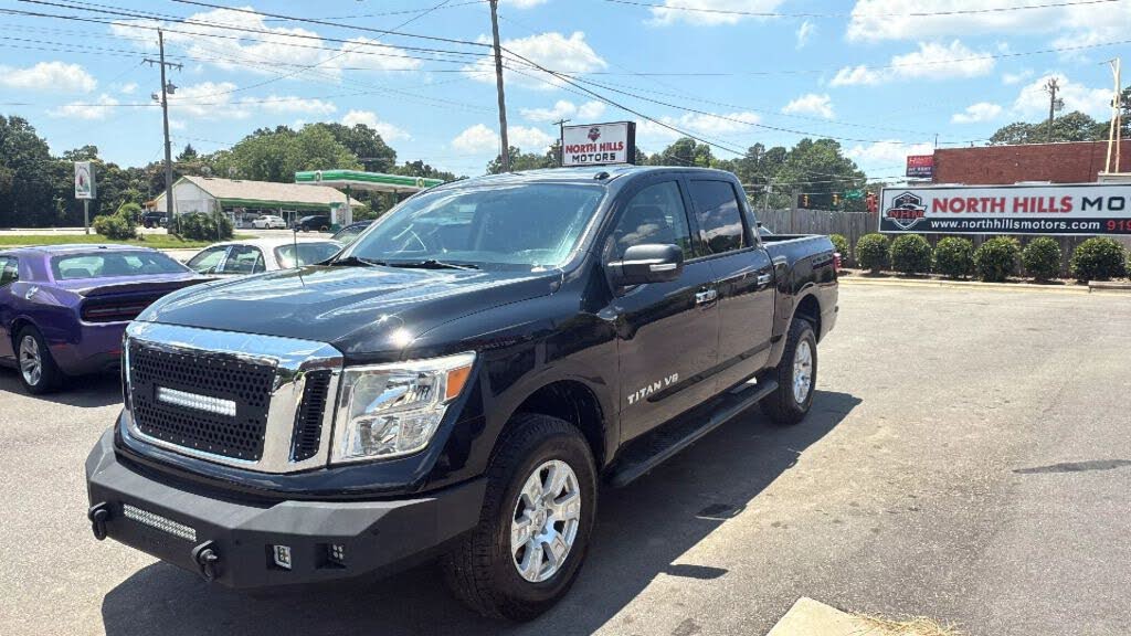 2018 Nissan Titan SV Crew Cab 4WD