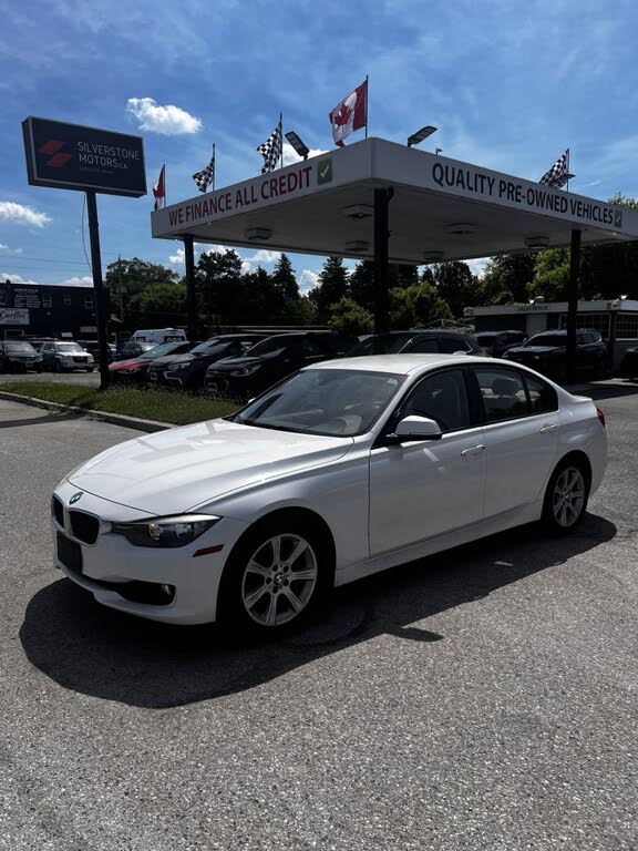 BMW 3 Series 320i Sedan RWD 2013