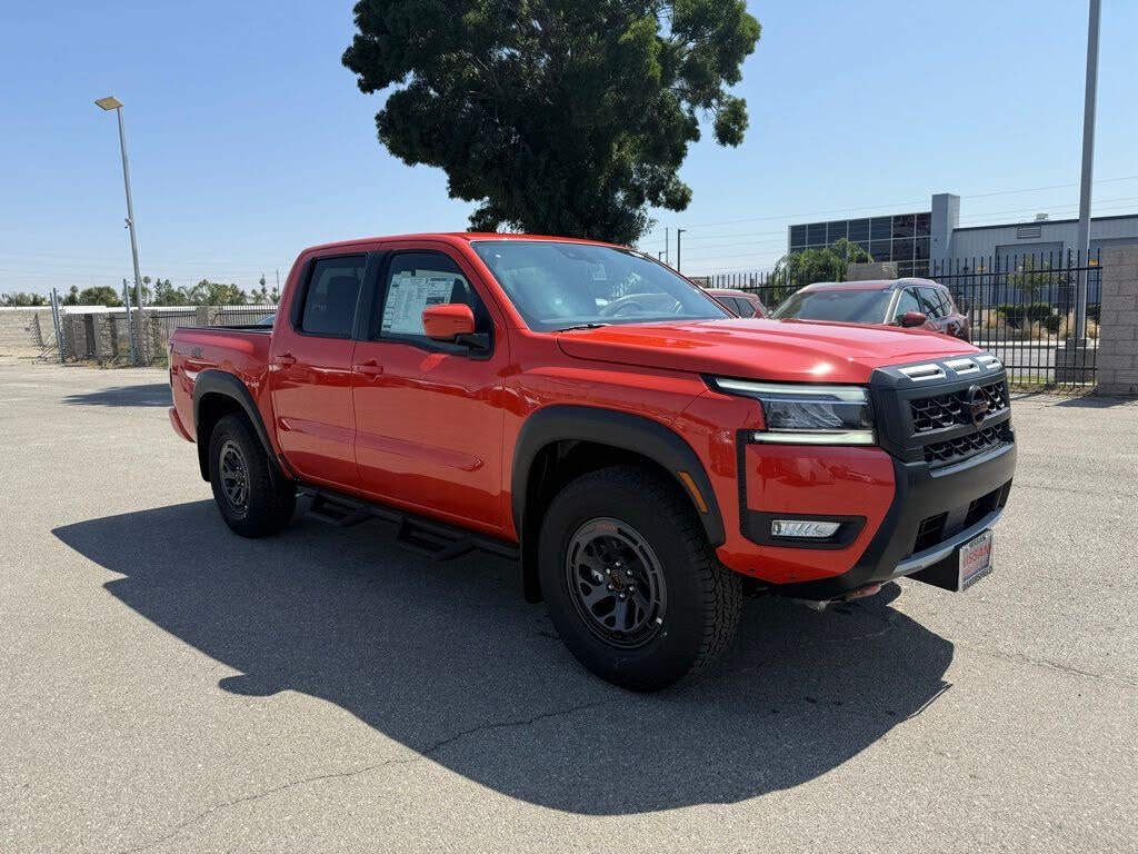 2025 Nissan Frontier PRO-4X Crew Cab 4WD