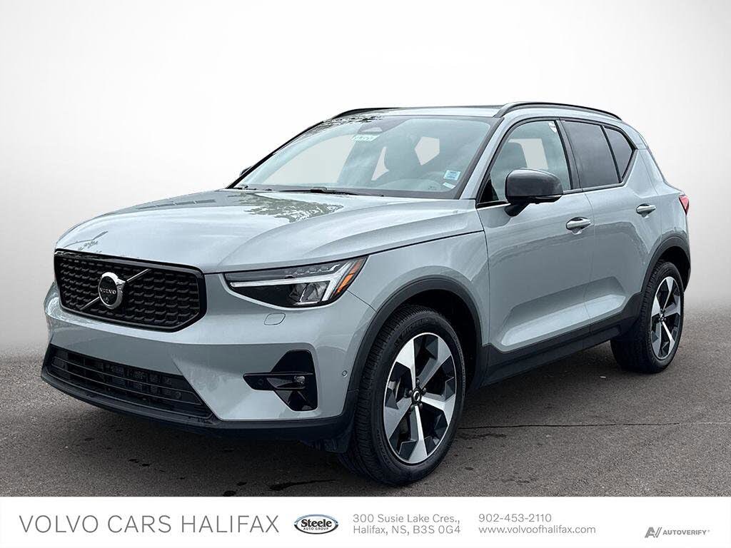 Volvo XC40 B5 Plus Dark Theme AWD 2025