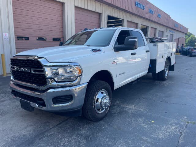 2024 RAM 3500 Chassis SLT Crew Cab LB DRW 4WD