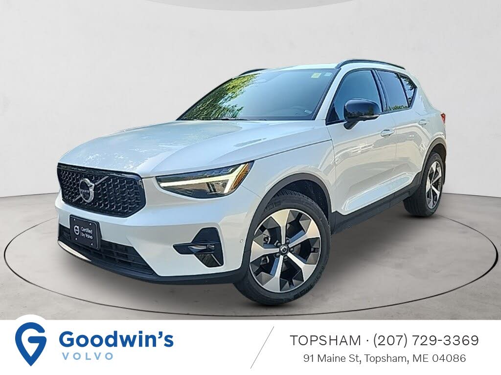 2023 Volvo XC40 B5 Ultimate Dark Theme AWD