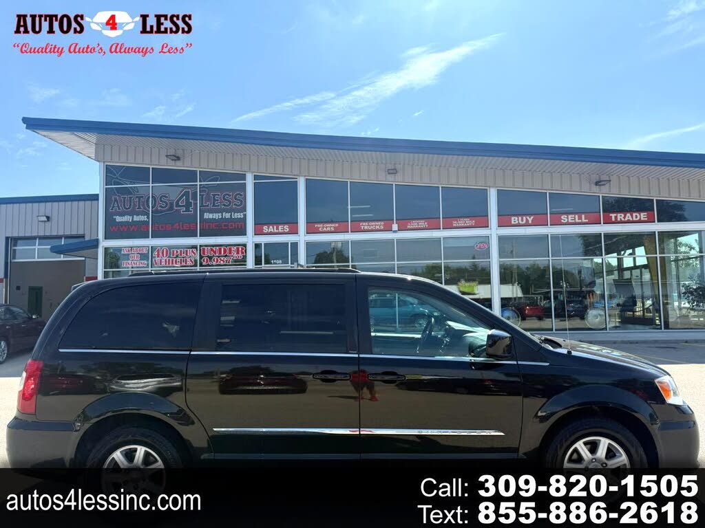 2013 Chrysler Town & Country Touring FWD