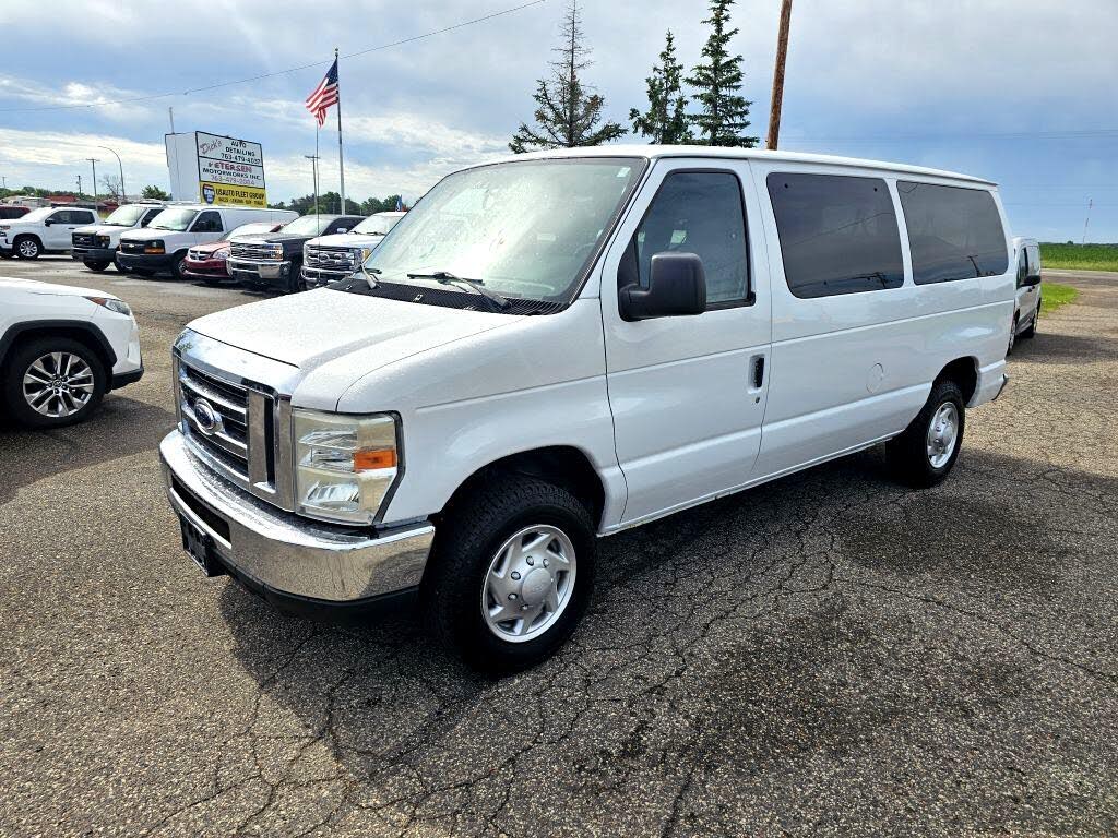 2014 Ford E-Series E-350 XLT Super Duty Passenger Van