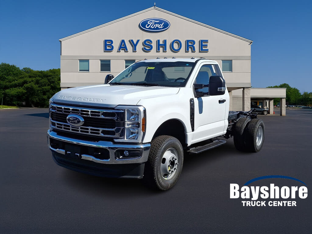 2025 Ford F-350 Super Duty Chassis XL Regular Cab DRW 4WD