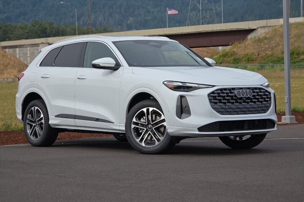 2025 Audi Q5 quattro Premium 40 TFSI