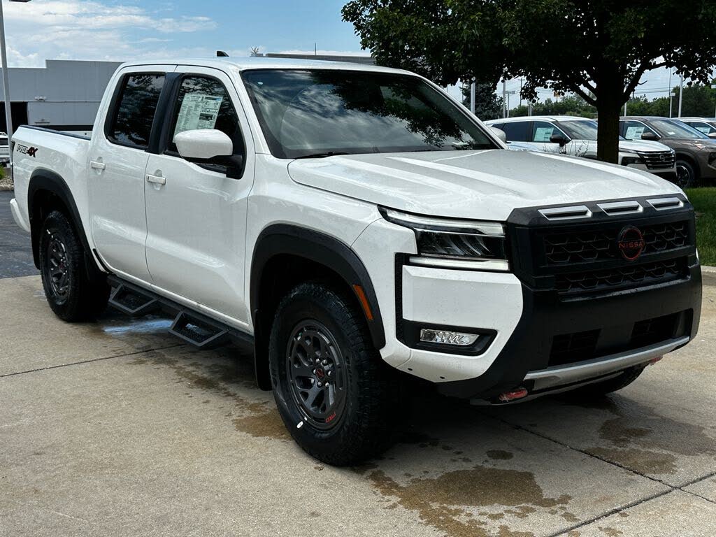 2025 Nissan Frontier PRO-4X Crew Cab 4WD