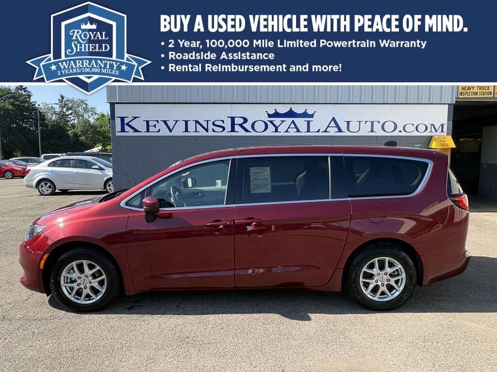 2023 Chrysler Voyager LX FWD