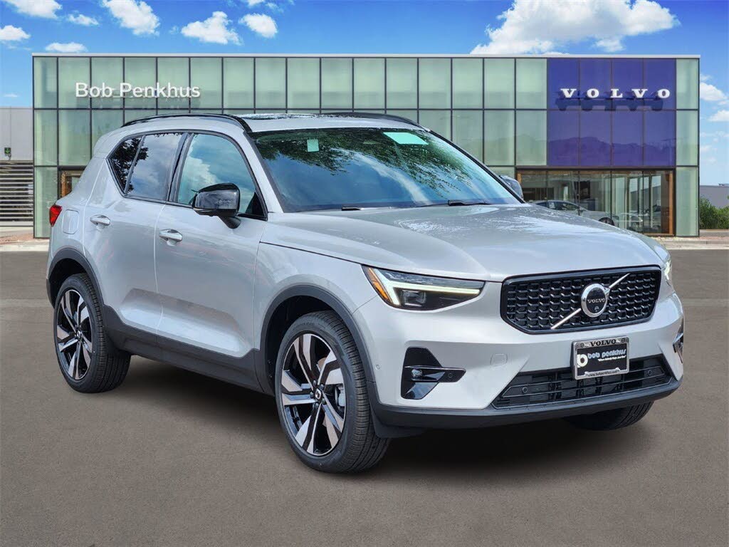 2025 Volvo XC40 B5 Ultra Dark Theme AWD