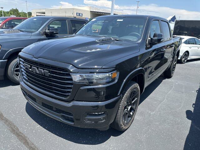 2025 RAM 1500 Laramie Crew Cab 4WD