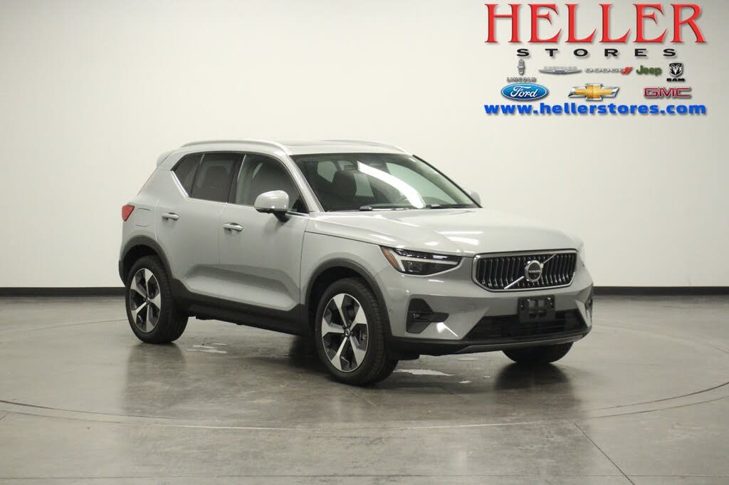 2025 Volvo XC40 B5 Plus Bright Theme AWD