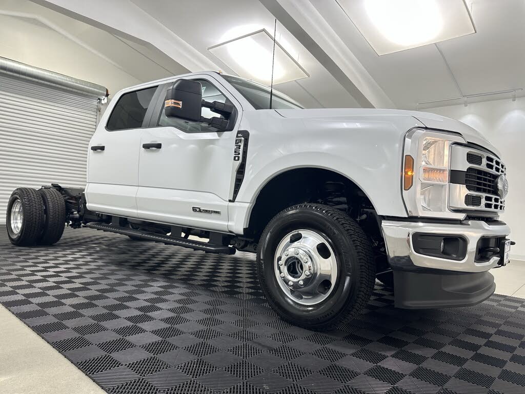 2025 Ford F-350 Super Duty Chassis XL Crew Cab DRW 4WD