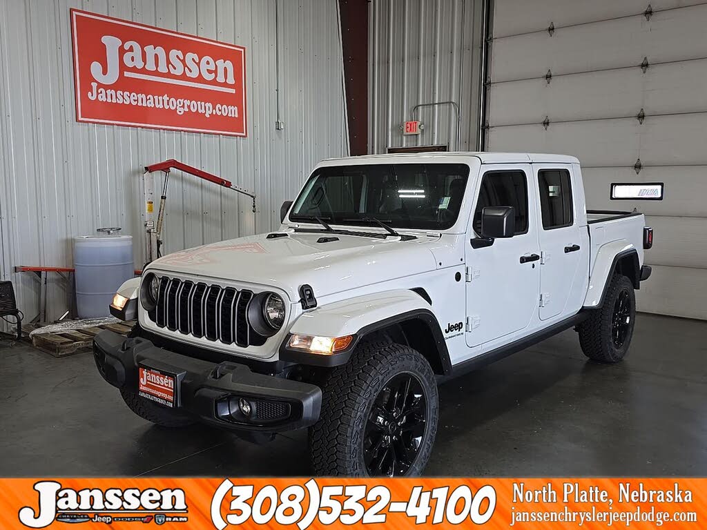 2025 Jeep Gladiator NightHawk Crew Cab 4WD