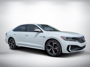 Volkswagen Passat 2.0T R-Line FWD