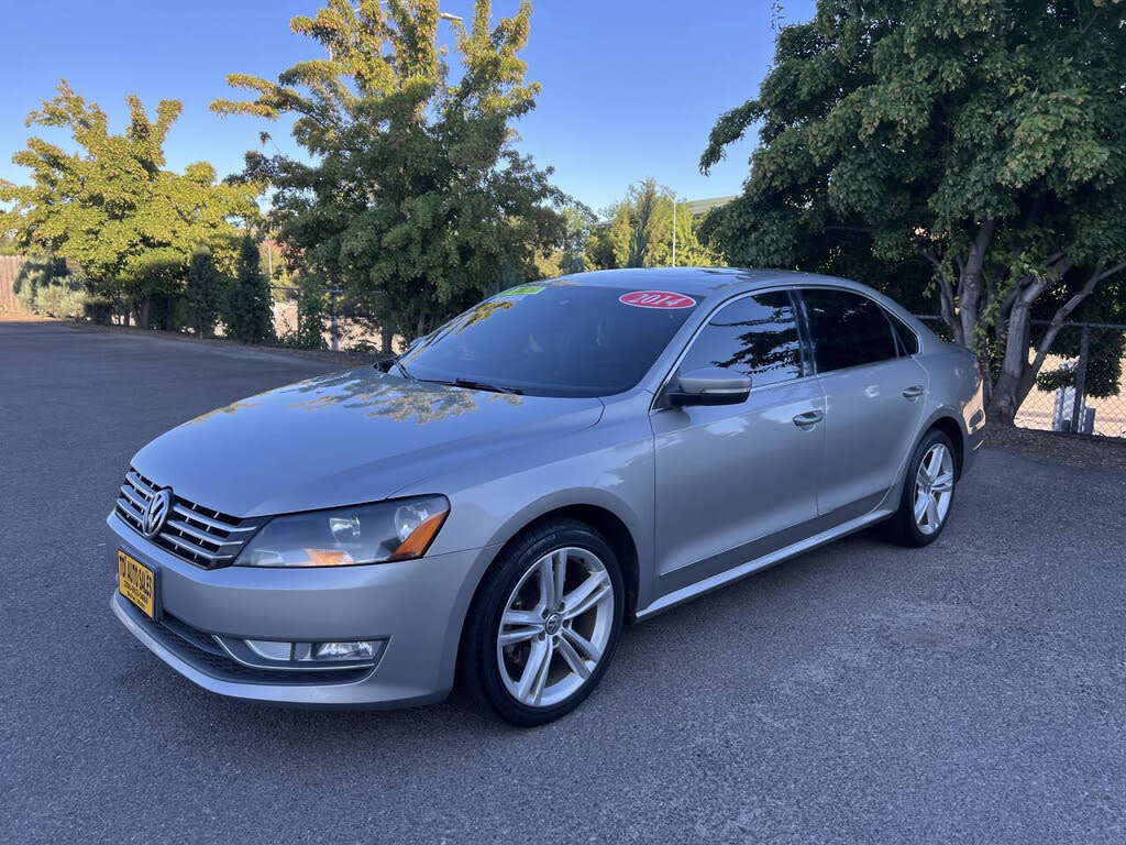 2014 Volkswagen Passat TDI SE with Sunroof and Nav