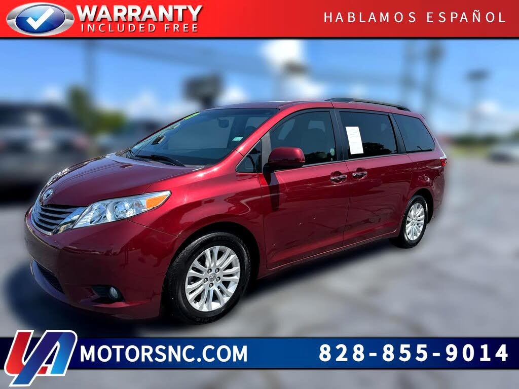 2017 Toyota Sienna XLE 7-Passenger Auto Access Seat FWD