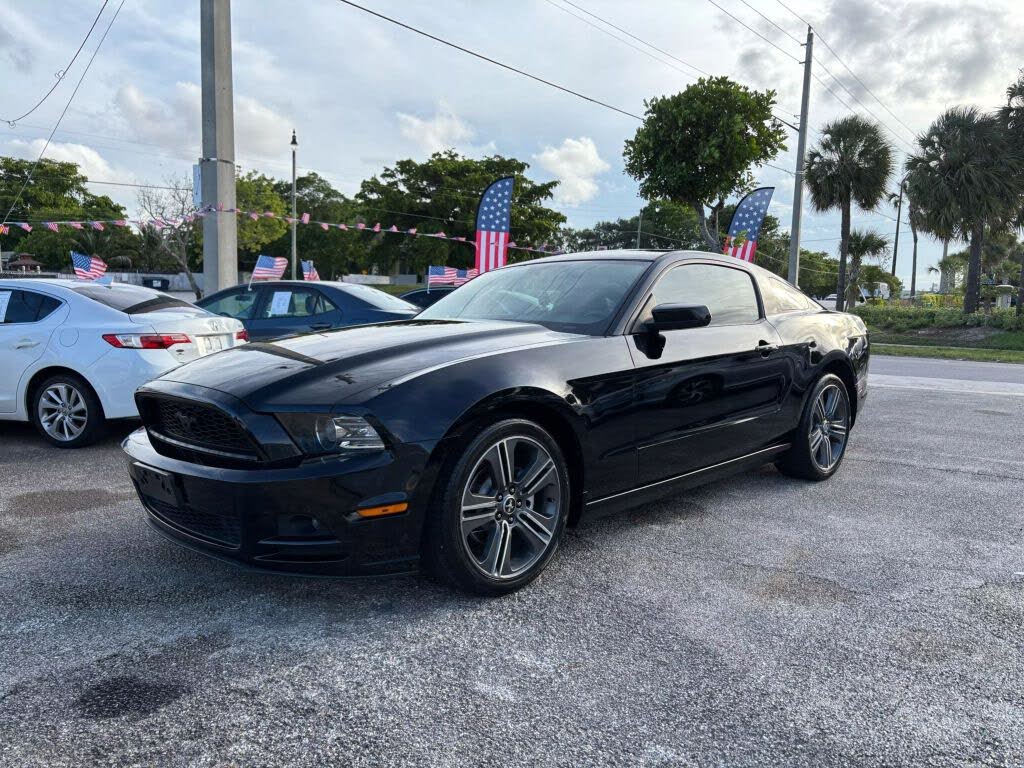 2014 Ford Mustang V6 Coupe RWD
