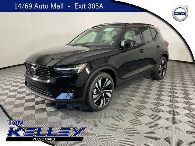 2025 Volvo XC40 B5 Plus Dark Theme AWD