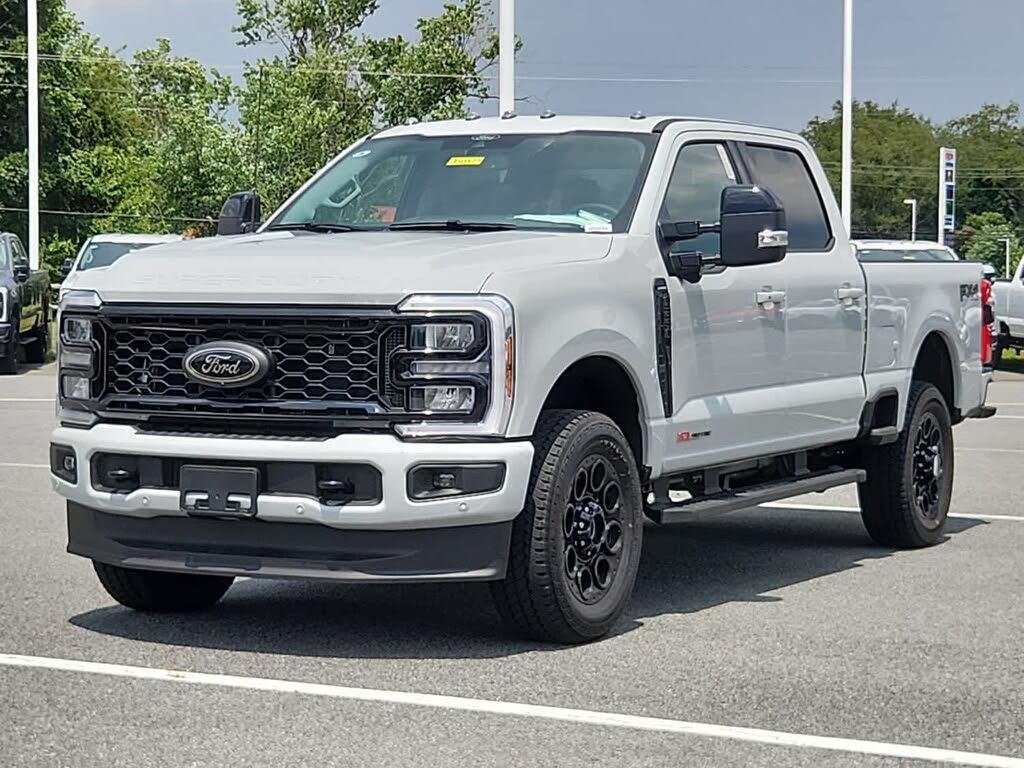 2025 Ford F-250 Super Duty Lariat Crew Cab 4WD