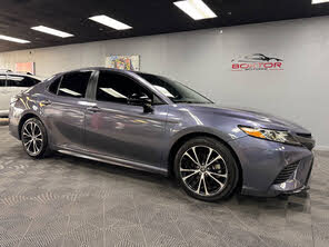 Toyota Camry SE FWD