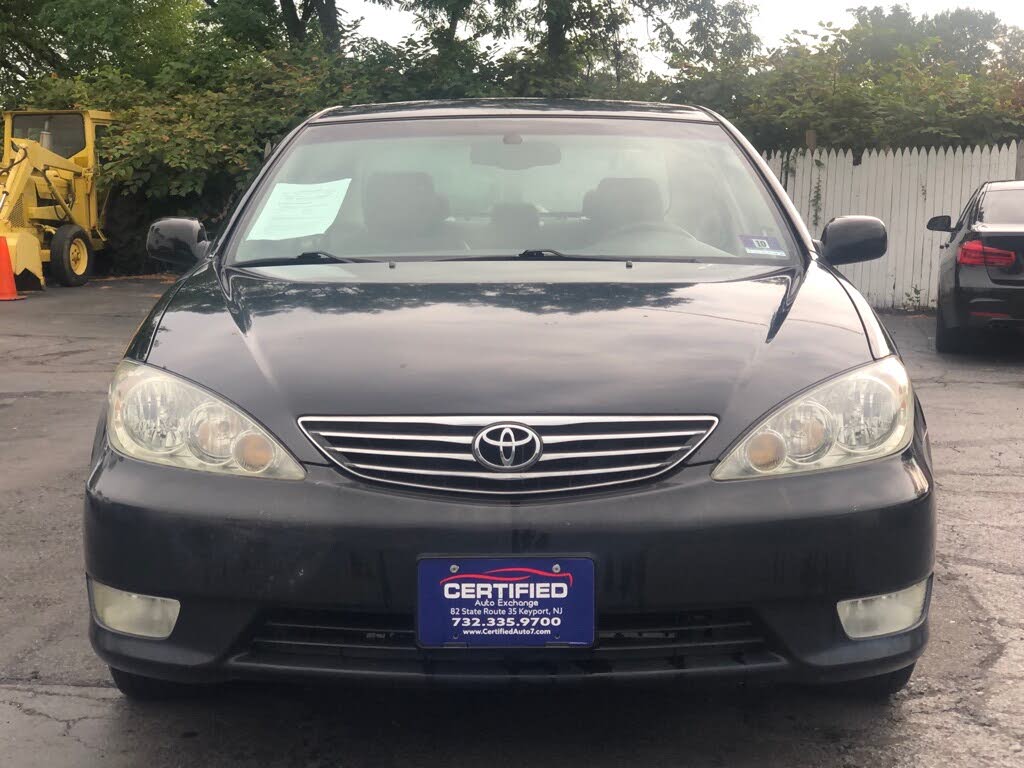 2005 Toyota Camry LE V6 FWD