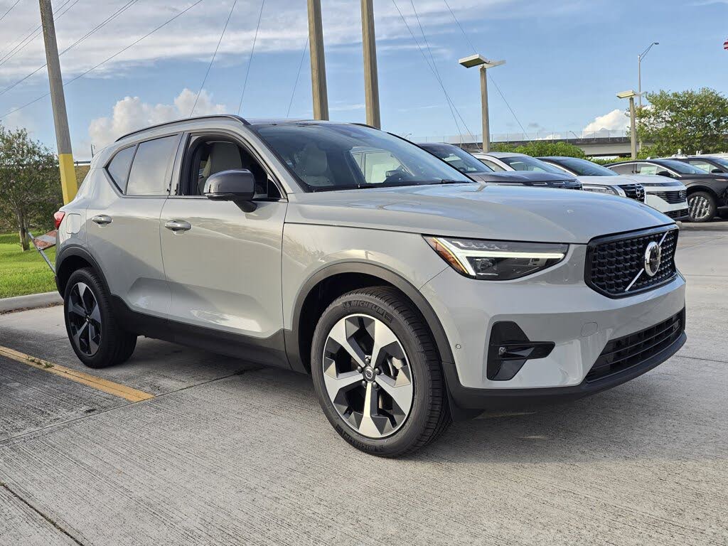 2026 Volvo XC40 B5 Plus AWD