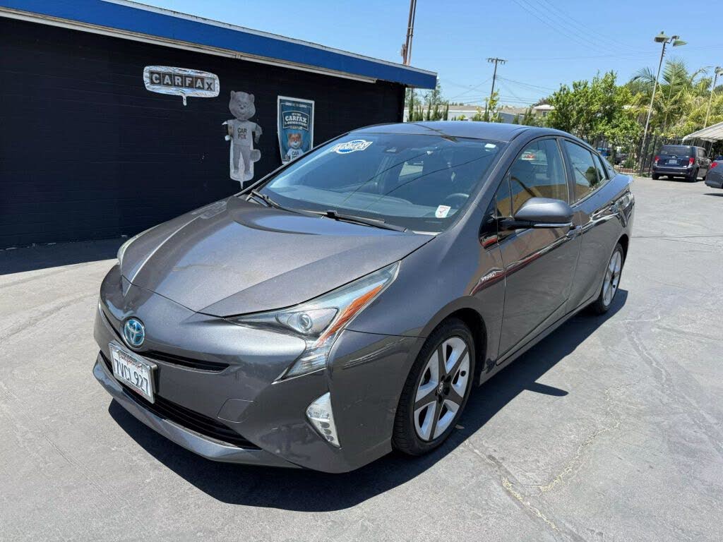2016 Toyota Prius Three Touring FWD