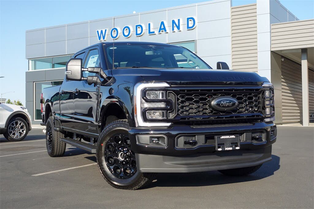 2025 Ford F-350 Super Duty XLT Crew Cab 4WD