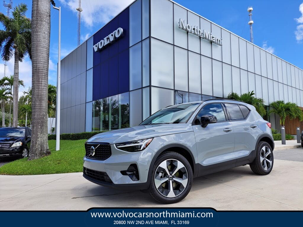 2026 Volvo XC40 B5 Plus AWD